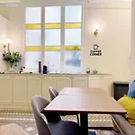 Feelathome Casa Bertrand מלון