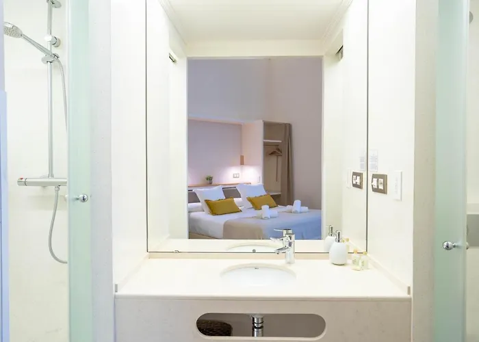 Feelathome Casa Bertrand Hotel 3*