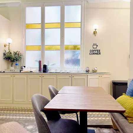 Feelathome Casa Bertrand Hotel